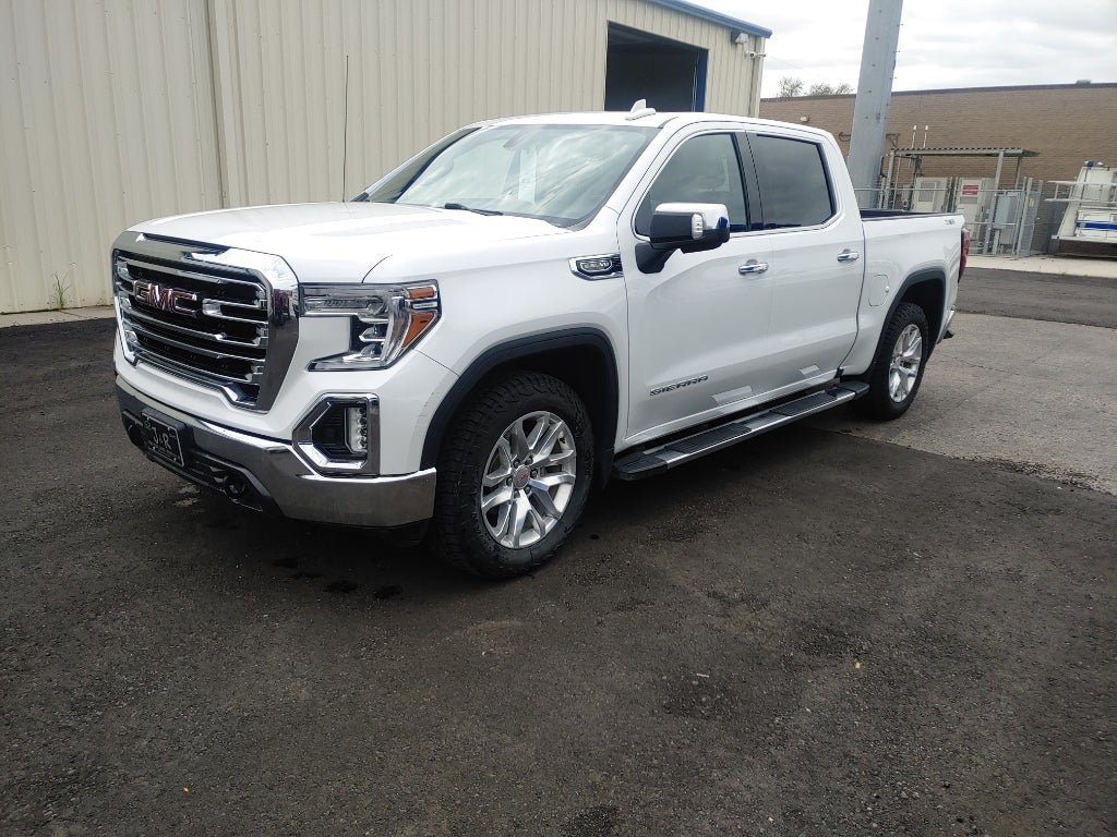2021 GMC Sierra 1500 SLT in White Frost Tricoat — front three-quarter view